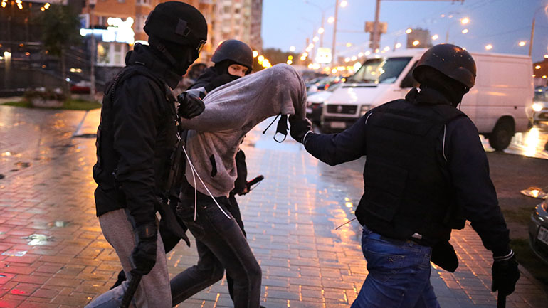 Λευκορωσία: Τουλάχιστον 350 άνθρωποι συνελήφθησαν στις διαδηλώσεις της Κυριακής